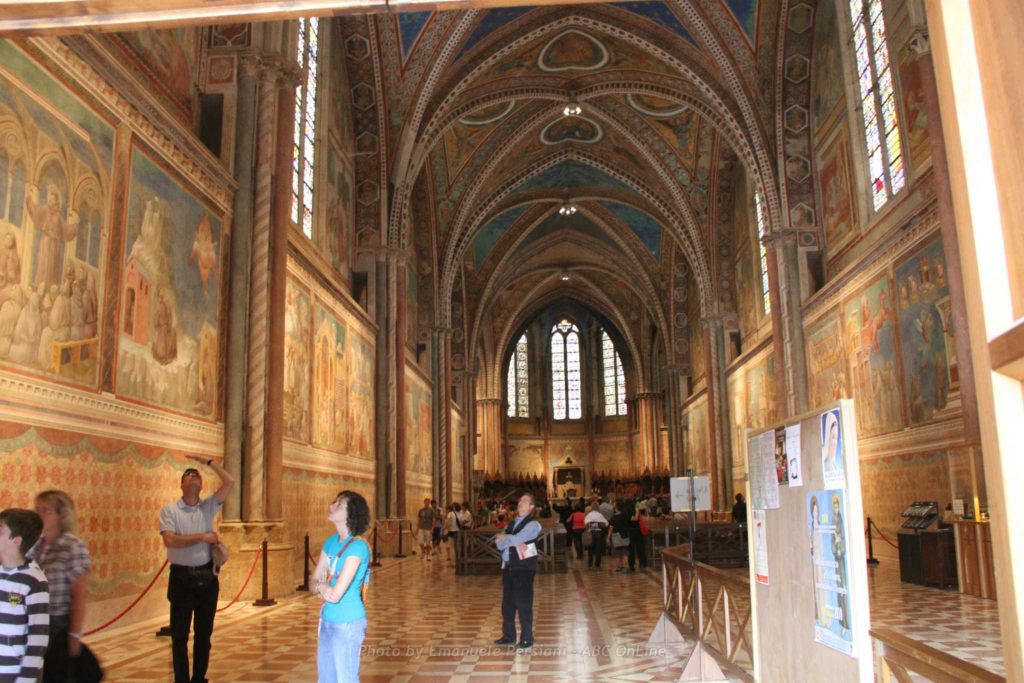 interno basilica di Assisi