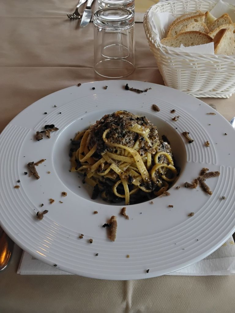 tagliolini al tartufo presso ristorante a castelluccio di norcia