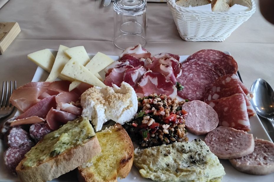 antipasto misto del ristorante a castelluccio di norcia